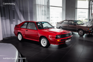 Raudonas Audi Sport Quattro iš keleivio pusės.