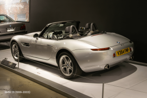 BMW Z8, stovintis Džeimso Bondo ekspozicijoje