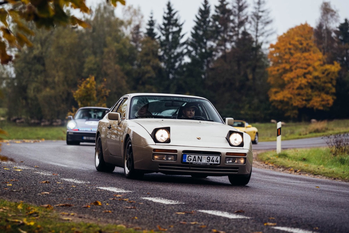 Porsche 944